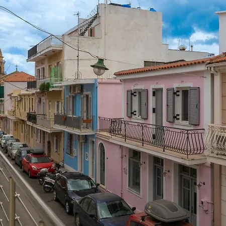 Dimitra Suites *