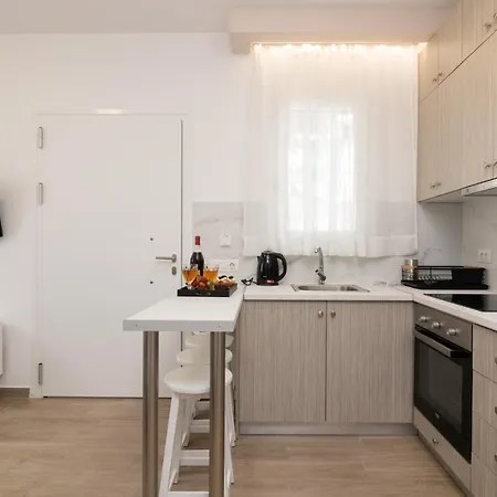 Dimitra Suites *